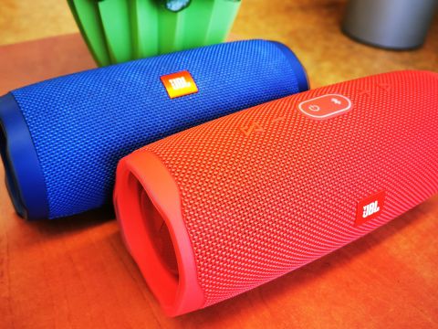 JBL Charge 4 (sarkans vai zaļš)